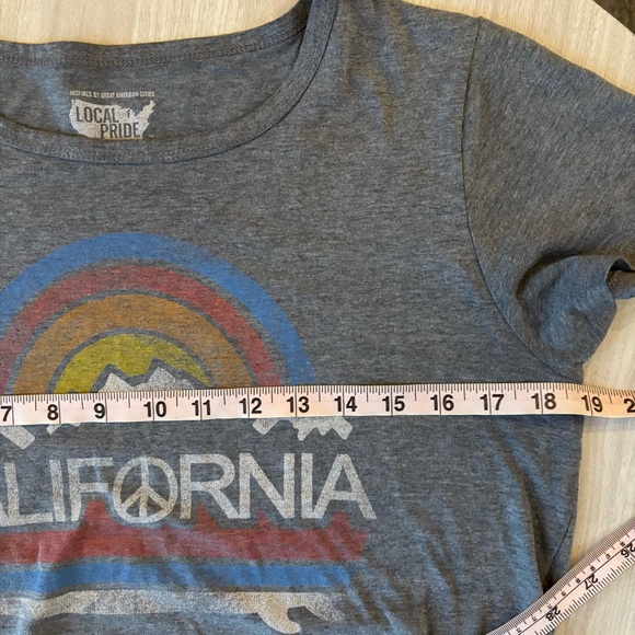 Local Pride Todd Snyder California Gray Graphic Tee Rainbow Peace Sign size M - Picture 10 of 11